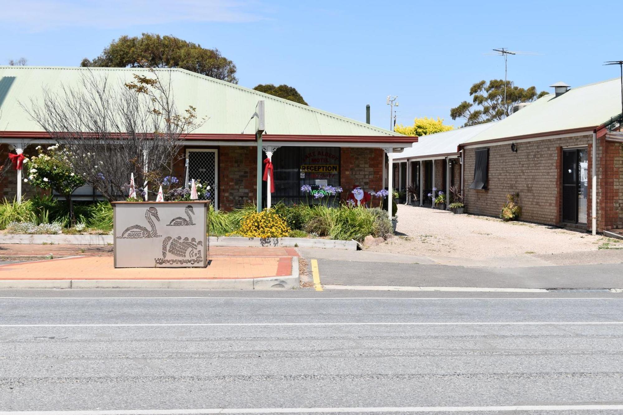 Lake Albert Motel Meningie Esterno foto